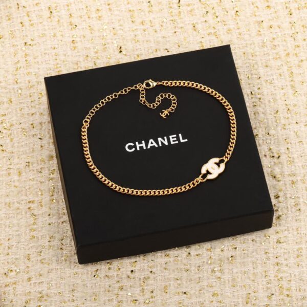 Collana girocollo a catena doppia C di Chanel