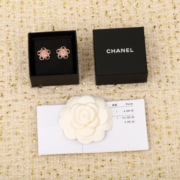Orecchini Chanel con camelia rosa