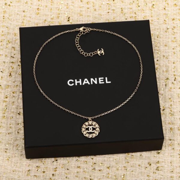 Collana rotonda vuota di Chanel