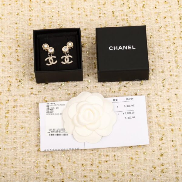 Nuovi orecchini Chanel