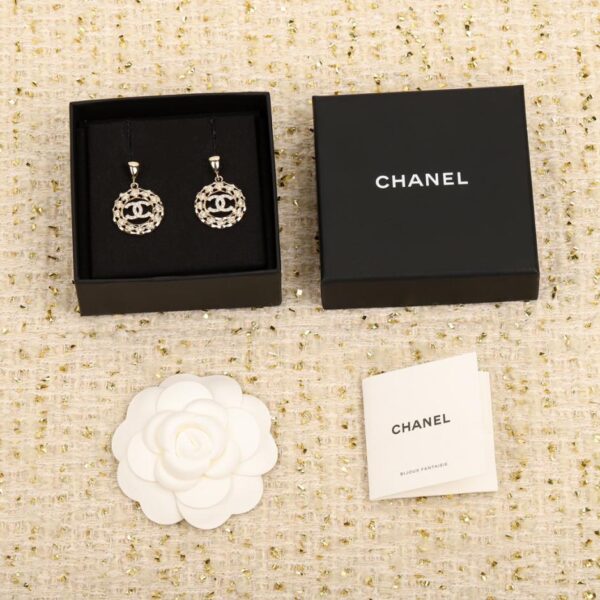 Orecchini a bottone rotondi vuoti Chanel con diamanti Swarovski