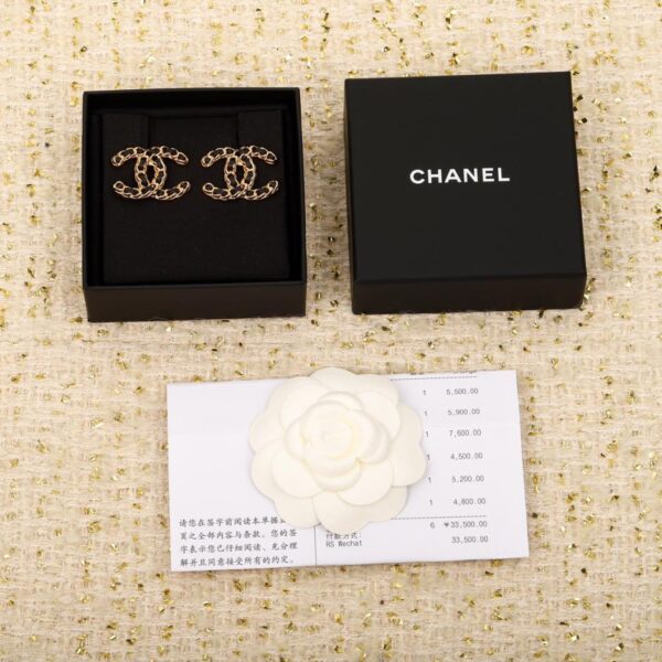 Orecchini a bottone in pelle doppia C Chanel