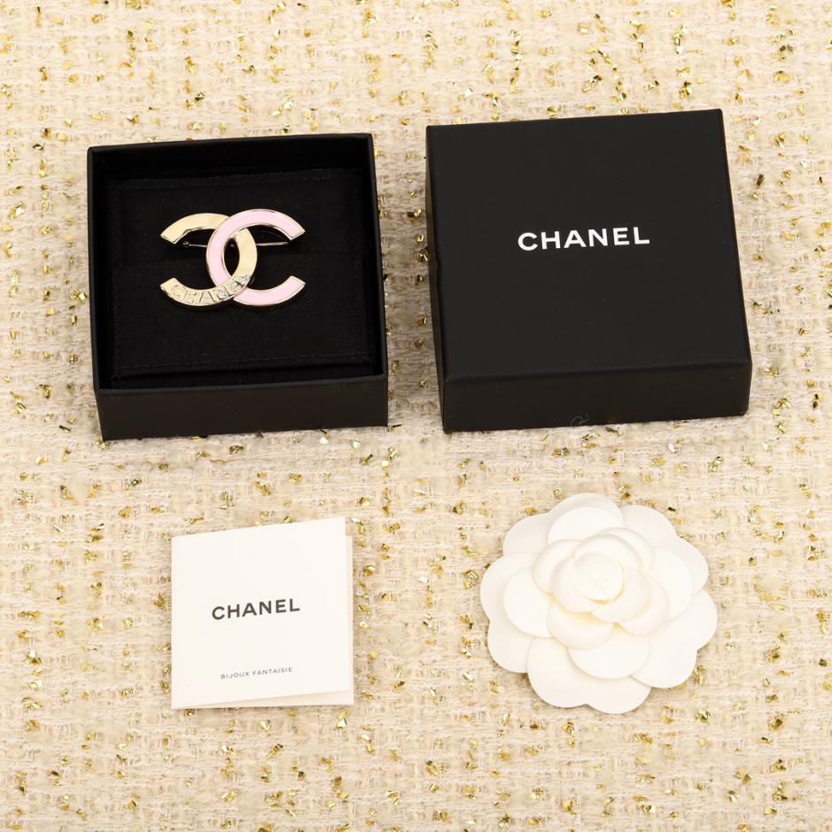 replica,repliche,fake,1:1,earrings,bracelet,ring,jewelry Gancio Chanel in oro e spilla doppia C rosa replica,repliche,fake,1:1,earrings,bracelet,ring,jewelry Gancio Chanel in oro e spilla doppia C rosa