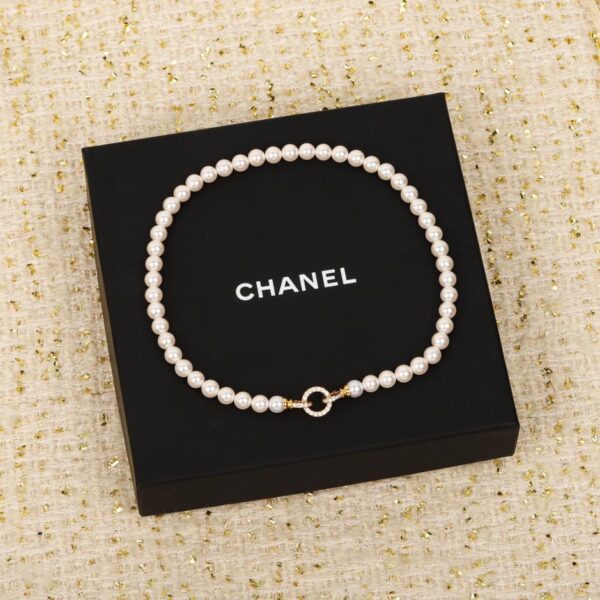 Collana di perle Chanel
