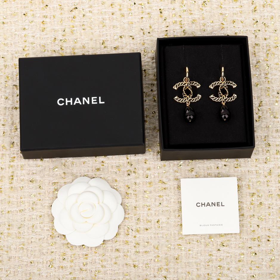replica,repliche,fake,1:1,earrings,bracelet,ring,jewelry Orecchini pendenti Chanel doppia c in pelle replica,repliche,fake,1:1,earrings,bracelet,ring,jewelry Orecchini pendenti Chanel doppia c in pelle