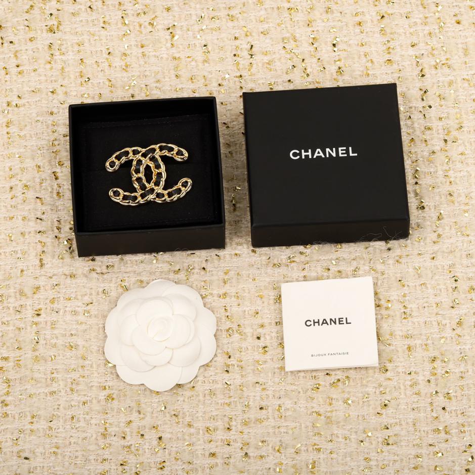 replica,repliche,fake,1:1,earrings,bracelet,ring,jewelry Spilla Chanel doppia c in pelle replica,repliche,fake,1:1,earrings,bracelet,ring,jewelry Spilla Chanel doppia c in pelle
