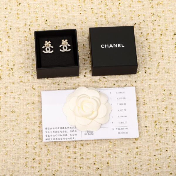  Orecchini Chanel doppia C con diamanti Swarovski