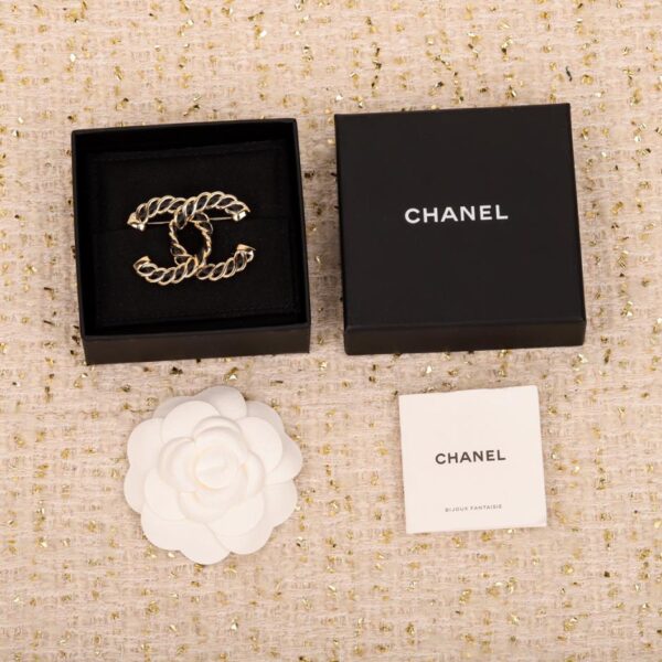 Spilla Chanel doppia c in pelle