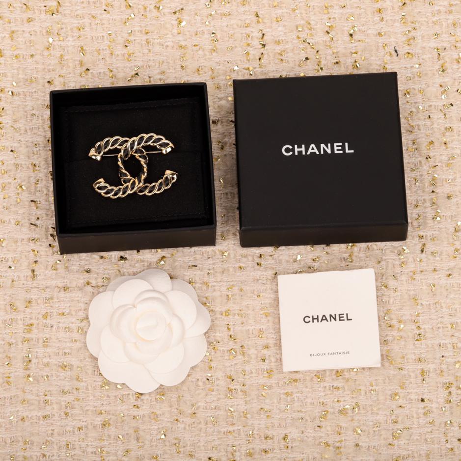 replica,repliche,fake,1:1,earrings,bracelet,ring,jewelry Spilla Chanel doppia c in pelle replica,repliche,fake,1:1,earrings,bracelet,ring,jewelry Spilla Chanel doppia c in pelle