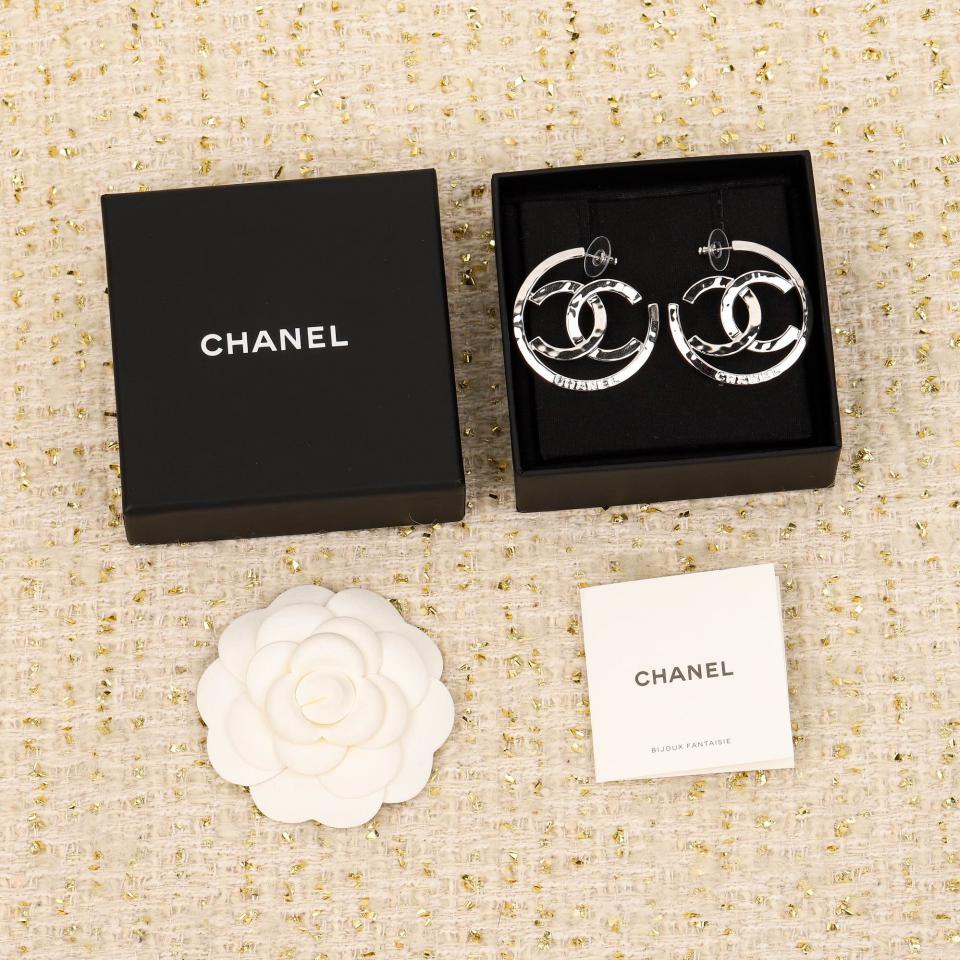 replica,repliche,fake,1:1,earrings,bracelet,ring,jewelry Orecchini Chanel in argento con doppia lettera C replica,repliche,fake,1:1,earrings,bracelet,ring,jewelry Orecchini Chanel in argento con doppia lettera C