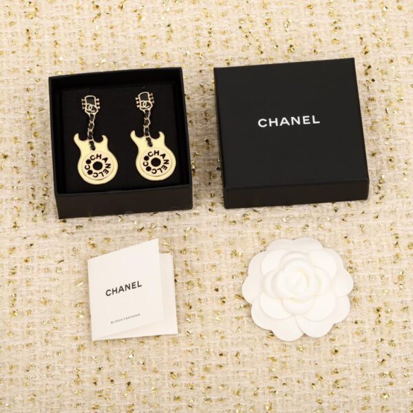 replica,repliche,fake,1:1,earrings,bracelet,ring,jewelry Spilla chitarra Chanel verde avocado