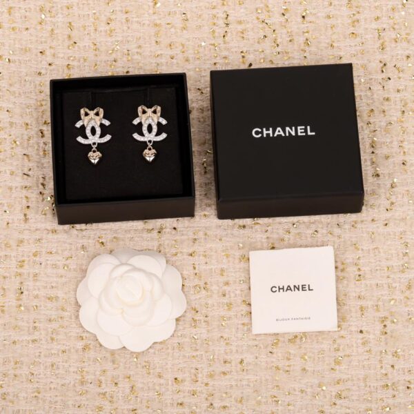 Orecchini Chanel doppi con fiocco in oro chiaro e argento