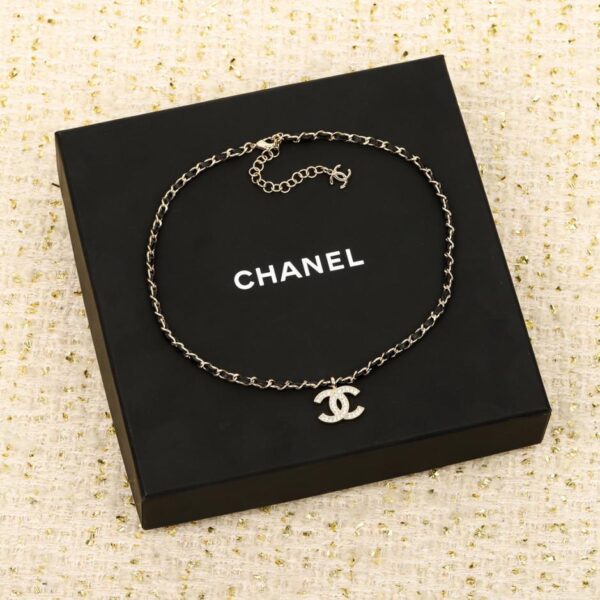 Collana doppia C in pelle Chanel
