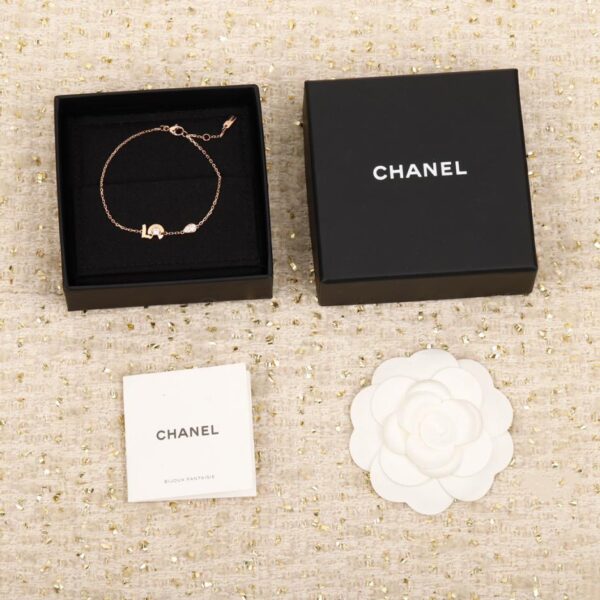 Nuova collana Chanel N°5