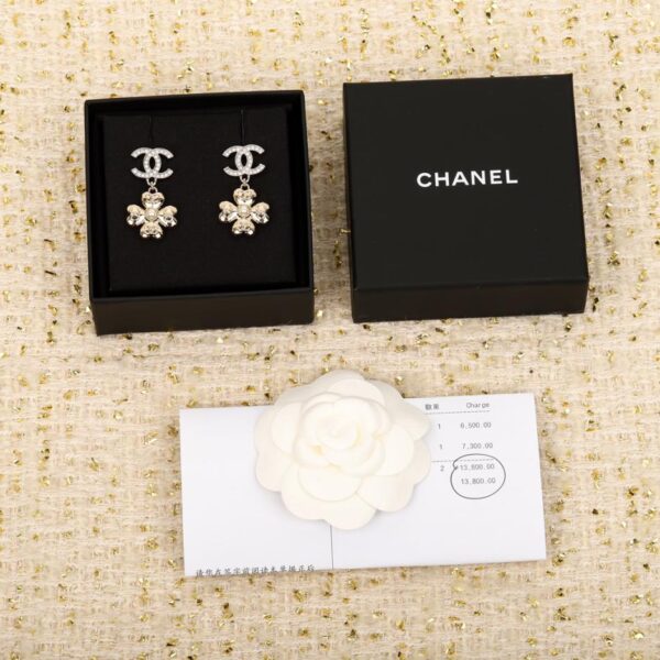 Orecchini Chanel Love Double C con diamanti Swarovski