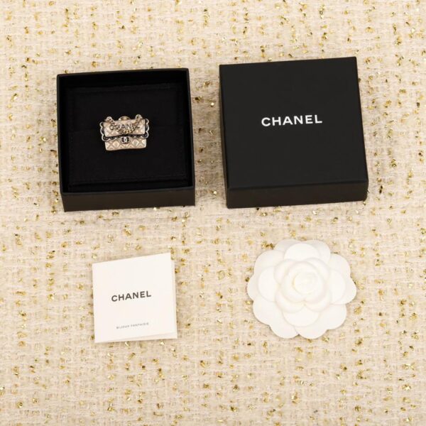 replica,repliche,fake,1:1,earrings,bracelet,ring,jewelry Spilla per borsa Chanel in pizzo nero