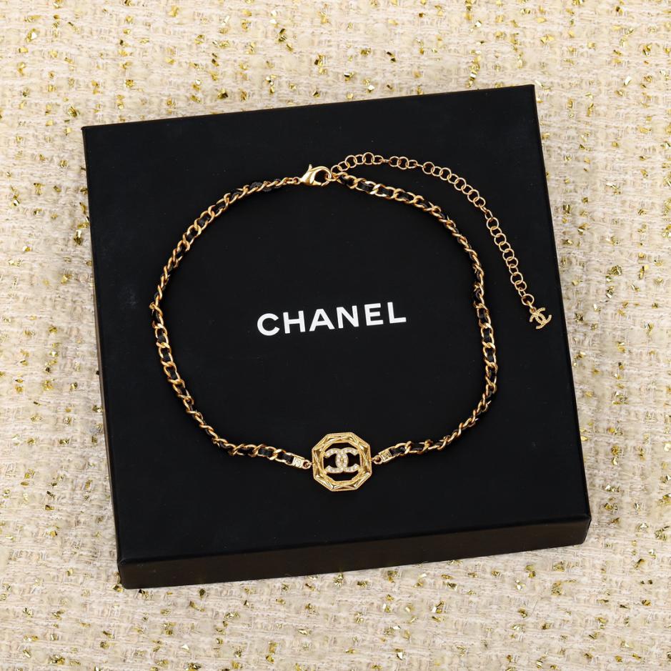 replica,repliche,fake,1:1,earrings,bracelet,ring,jewelry Collana Chanel in pelle con 8 bordi di diamanti replica,repliche,fake,1:1,earrings,bracelet,ring,jewelry Collana Chanel in pelle con 8 bordi di diamanti