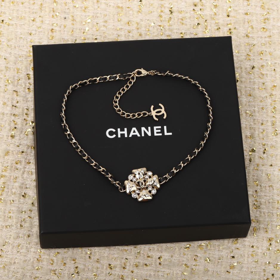 replica,repliche,fake,1:1,earrings,bracelet,ring,jewelry Collana girocollo vuota Chanel quadrifoglio con diamanti Swarovski replica,repliche,fake,1:1,earrings,bracelet,ring,jewelry Collana girocollo vuota Chanel quadrifoglio con diamanti Swarovski