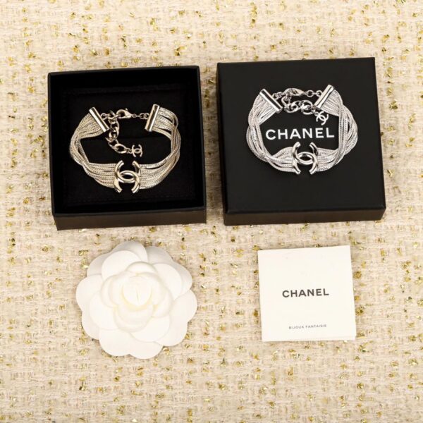 Bracciale Chanel con nappa doppia C