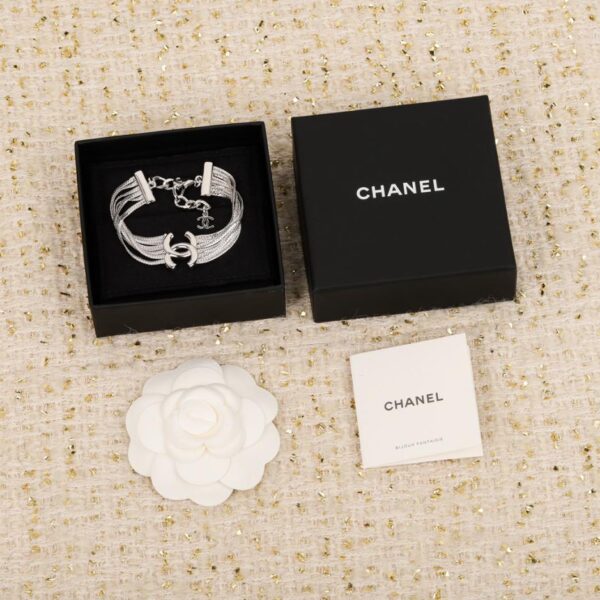 Bracciale Chanel con nappa doppia C