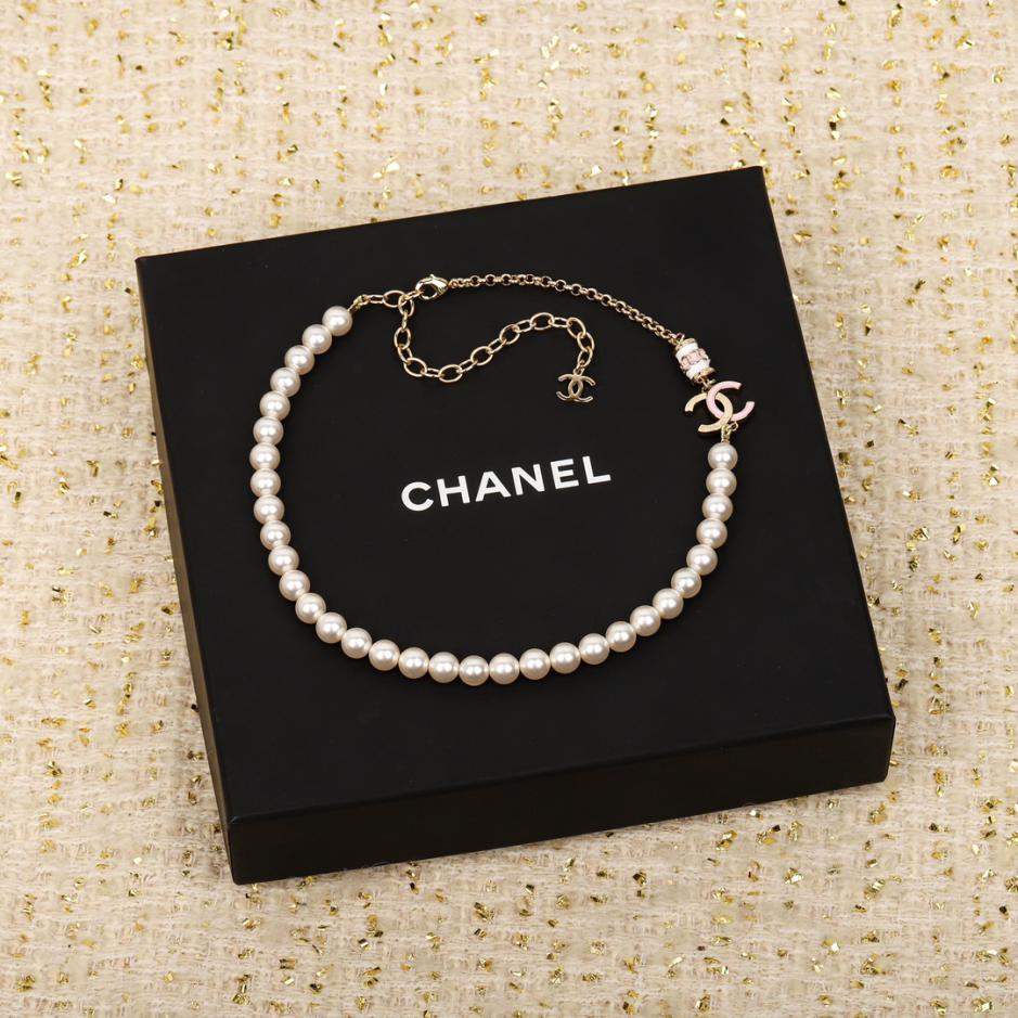 replica,repliche,fake,1:1,earrings,bracelet,ring,jewelry Collana di perle Chanel con doppia C gocciolante di olio rosa replica,repliche,fake,1:1,earrings,bracelet,ring,jewelry Collana di perle Chanel con doppia C gocciolante di olio rosa