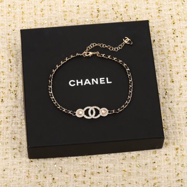 Collana Chanel doppia C con catena girocollo in pelle