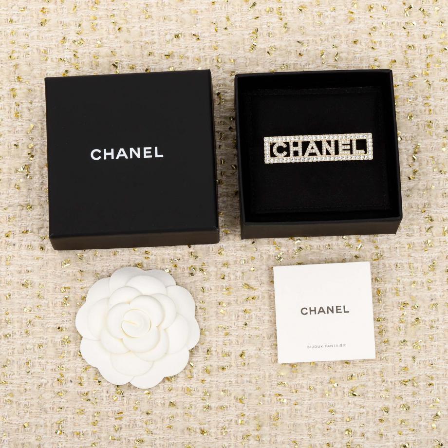 replica,repliche,fake,1:1,earrings,bracelet,ring,jewelry Spilla con logo Chanel con lettera piena di diamanti replica,repliche,fake,1:1,earrings,bracelet,ring,jewelry Spilla con logo Chanel con lettera piena di diamanti