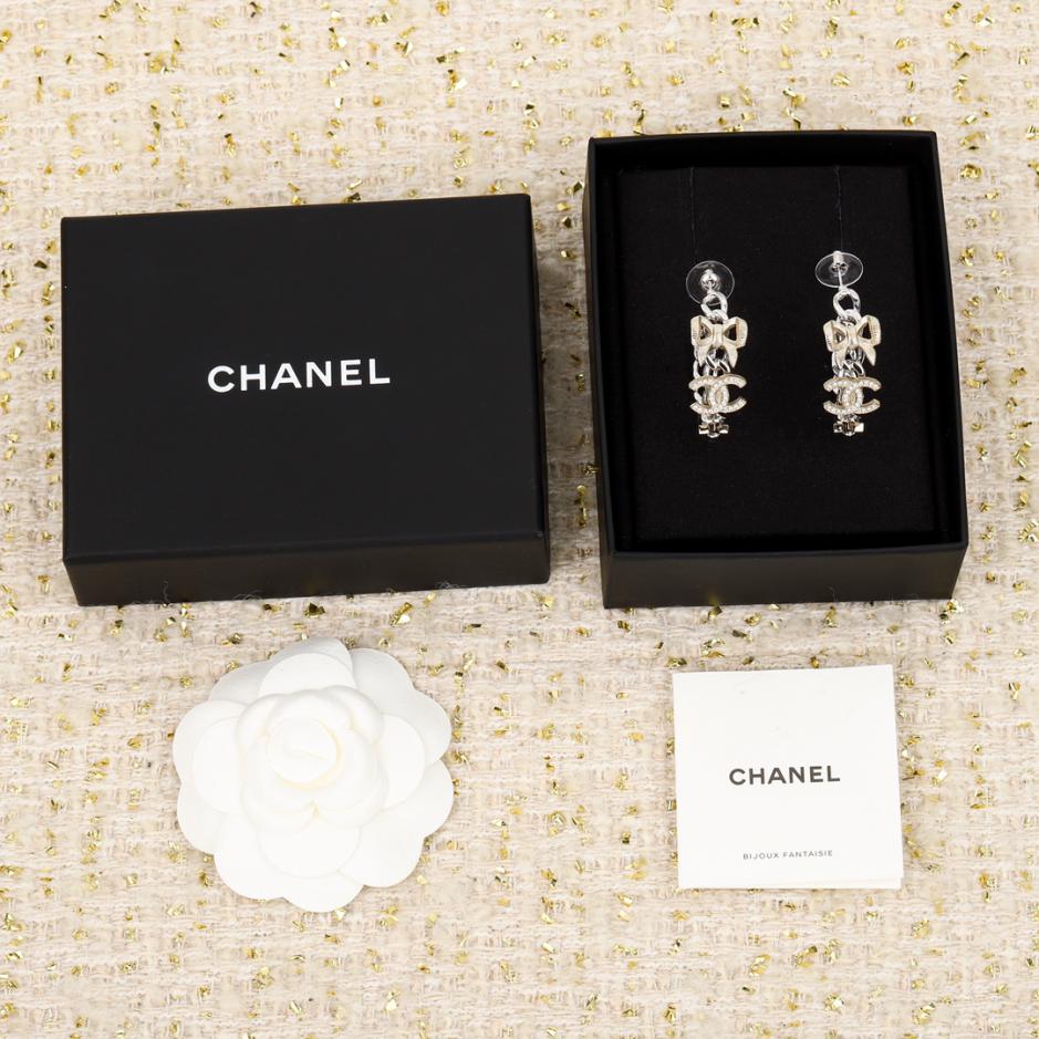 replica,repliche,fake,1:1,earrings,bracelet,ring,jewelry Orecchini Chanel doppia c con stella a cinque punte e fiocco in oro chiaro replica,repliche,fake,1:1,earrings,bracelet,ring,jewelry Orecchini Chanel doppia c con stella a cinque punte e fiocco in oro chiaro