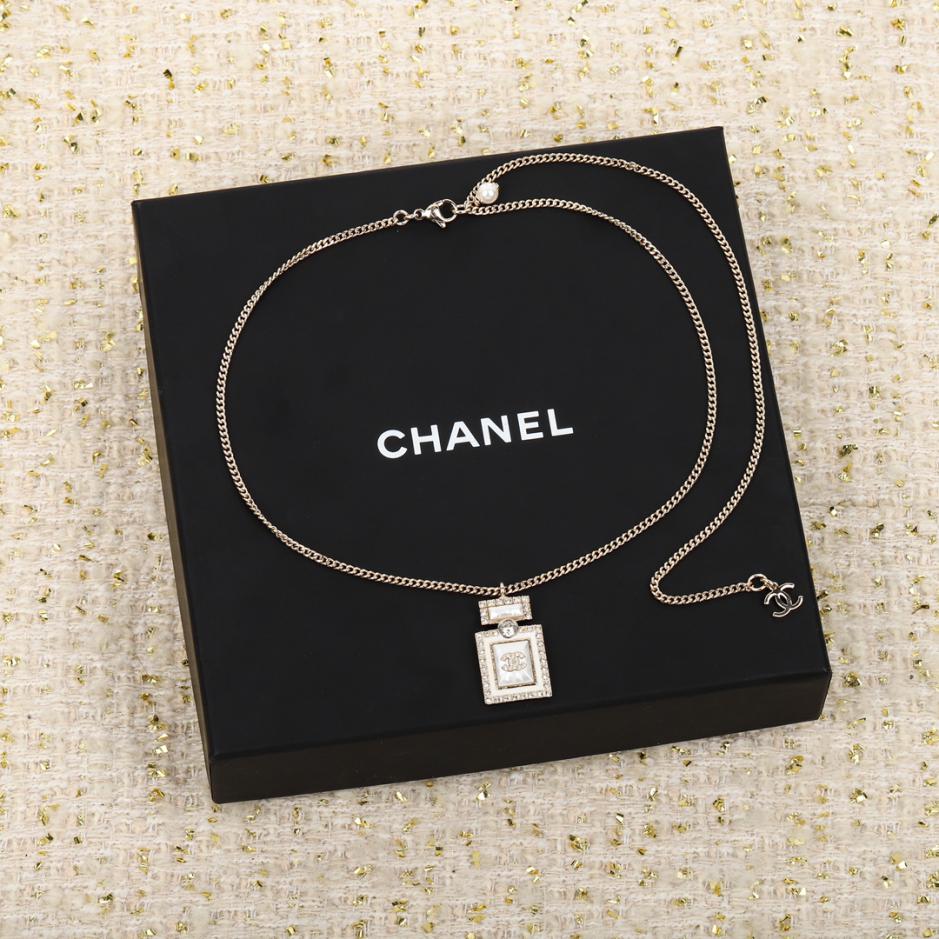 replica,repliche,fake,1:1,earrings,bracelet,ring,jewelry Collana Chanel con perle e diamanti per bottiglia d’acqua replica,repliche,fake,1:1,earrings,bracelet,ring,jewelry Collana Chanel con perle e diamanti per bottiglia d’acqua