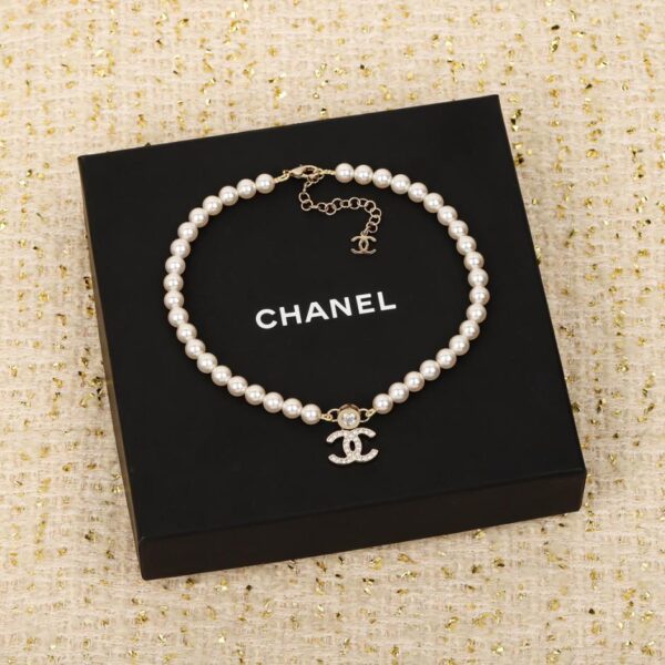 Collana con ciondolo Love Chanel, doppia C di perle