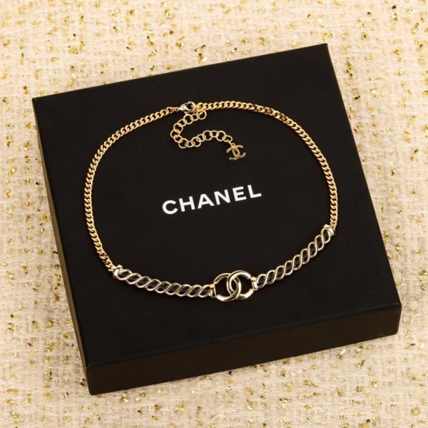 Girocollo in pelle Chanel