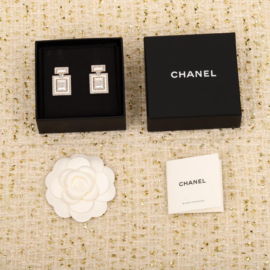 replica,repliche,fake,1:1,earrings,bracelet,ring,jewelry Orecchini di perle con bottiglia di profumo Chanel replica,repliche,fake,1:1,earrings,bracelet,ring,jewelry Orecchini di perle con bottiglia di profumo Chanel