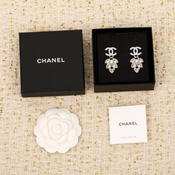 Orecchini Love pendenti Chanel doppia C