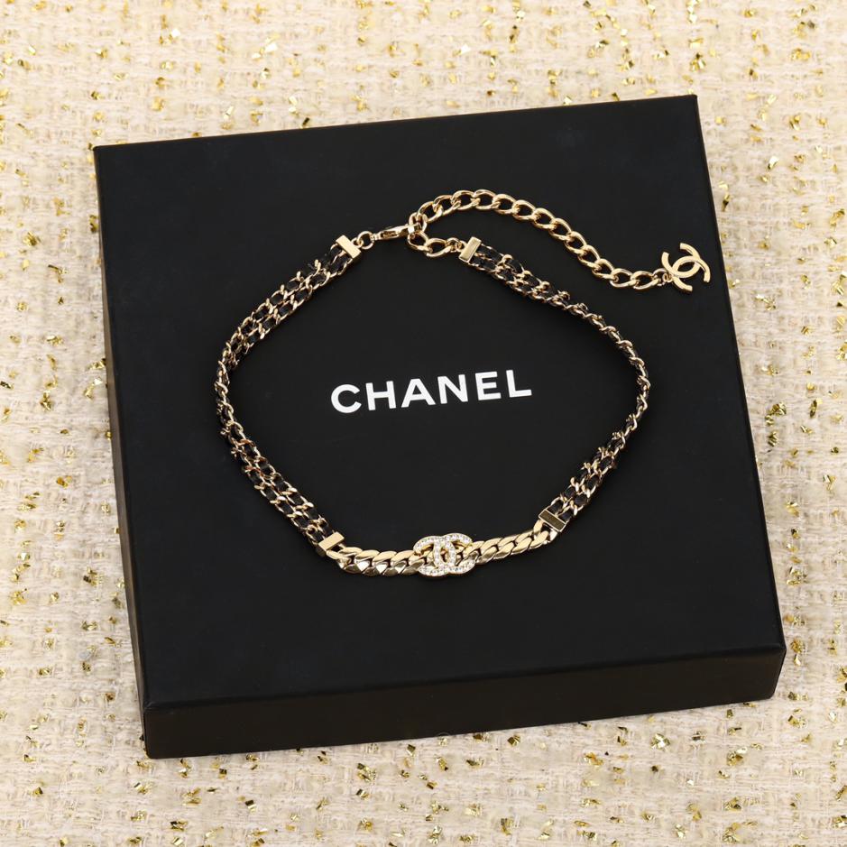 replica,repliche,fake,1:1,earrings,bracelet,ring,jewelry Collana Chanel doppia C con catena girocollo in pelle replica,repliche,fake,1:1,earrings,bracelet,ring,jewelry Collana Chanel doppia C con catena girocollo in pelle