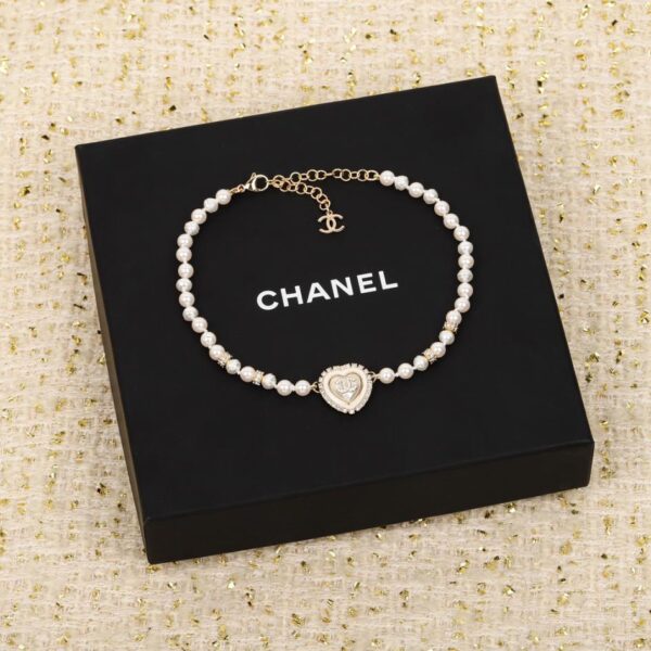 Collana Chanel Love con perle e diamanti
