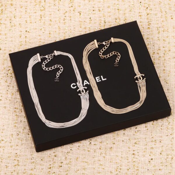 Collana Chanel con nappa doppia C
