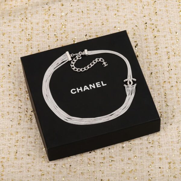 Collana Chanel con nappa doppia C