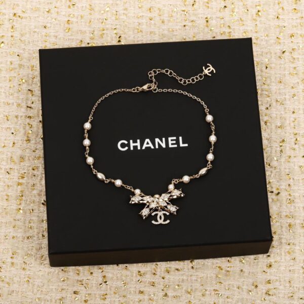 Collana di perle girocollo con fiocco Chanel