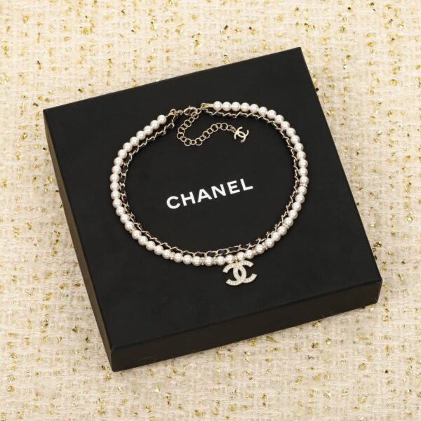 Collana girocollo doppia con perle in pelle Chanel