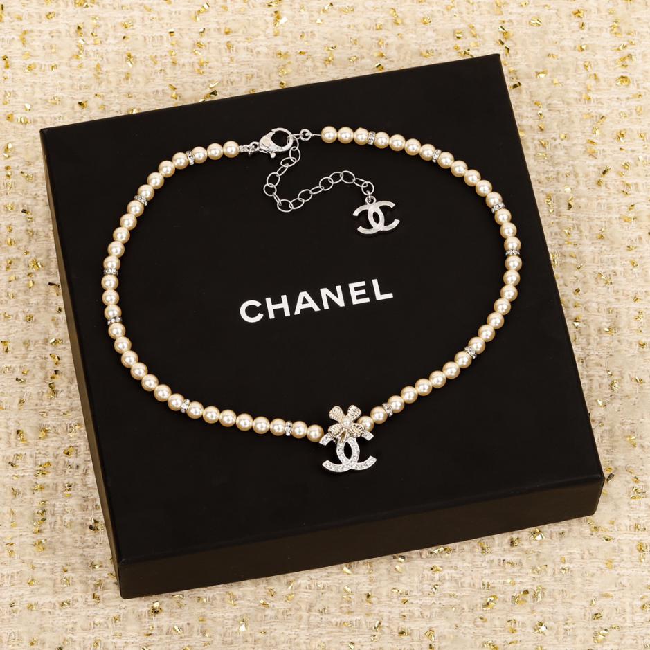 replica,repliche,fake,1:1,earrings,bracelet,ring,jewelry Collana Chanel con perle doppia C quadrifoglio replica,repliche,fake,1:1,earrings,bracelet,ring,jewelry Collana Chanel con perle doppia C quadrifoglio