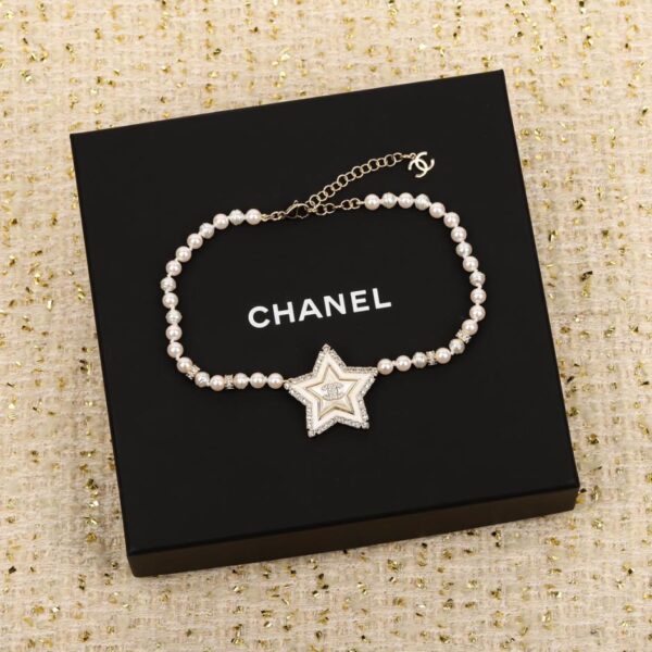 Collana Chanel con perle e diamanti, stella a cinque punte