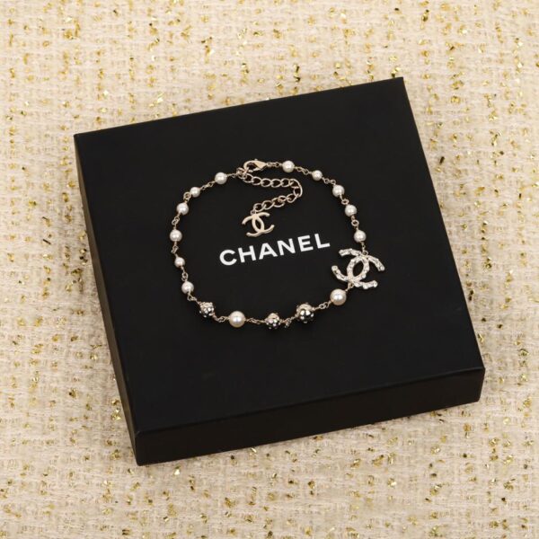 replica,repliche,fake,1:1,earrings,bracelet,ring,jewelry Collana Chanel con perle di metallo doppia C