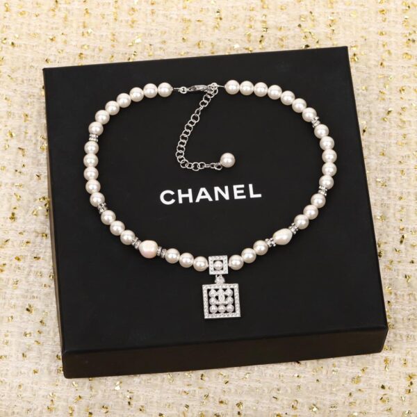 Collana girocollo con perle quadrate Chanel