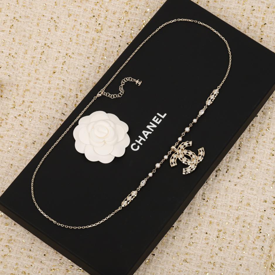 replica,repliche,fake,1:1,earrings,bracelet,ring,jewelry Collana girocollo di perle quadrate Chanel, perle Swarovski e diamanti replica,repliche,fake,1:1,earrings,bracelet,ring,jewelry Collana girocollo di perle quadrate Chanel, perle Swarovski e diamanti