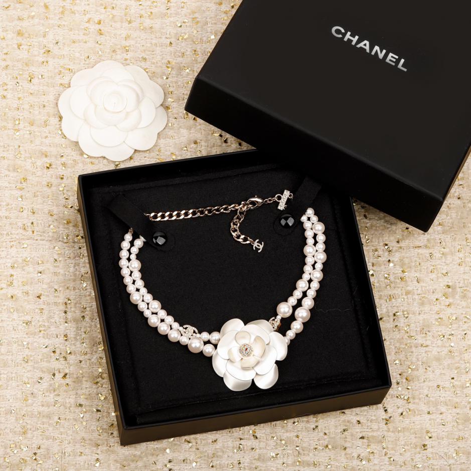 replica,repliche,fake,1:1,earrings,bracelet,ring,jewelry Collana girocollo Chanel con camelia bianca replica,repliche,fake,1:1,earrings,bracelet,ring,jewelry Collana girocollo Chanel con camelia bianca