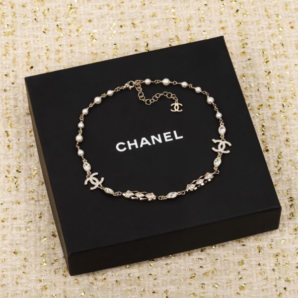 Collana girocollo di perle Chanel