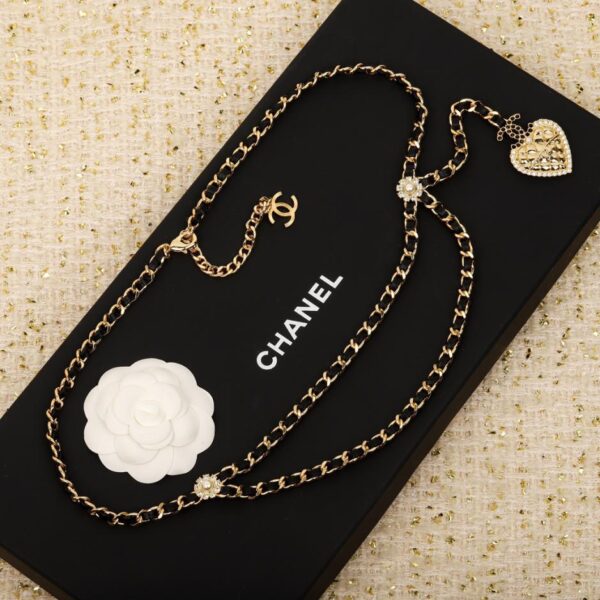 Catena in vita in pelle Chanel con rombi