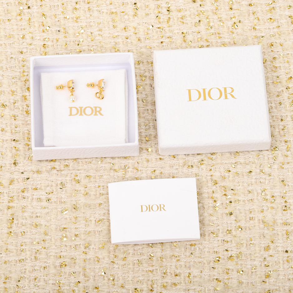 replica,repliche,fake,1:1,earrings,bracelet,ring,jewelry Orecchini a bottone CD con perla asimmetrica Dior Square Diamond replica,repliche,fake,1:1,earrings,bracelet,ring,jewelry Orecchini a bottone CD con perla asimmetrica Dior Square Diamond