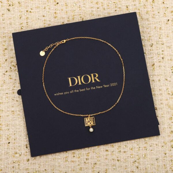 Collana Dior con perle quadrate a lettera cava serie Miss D