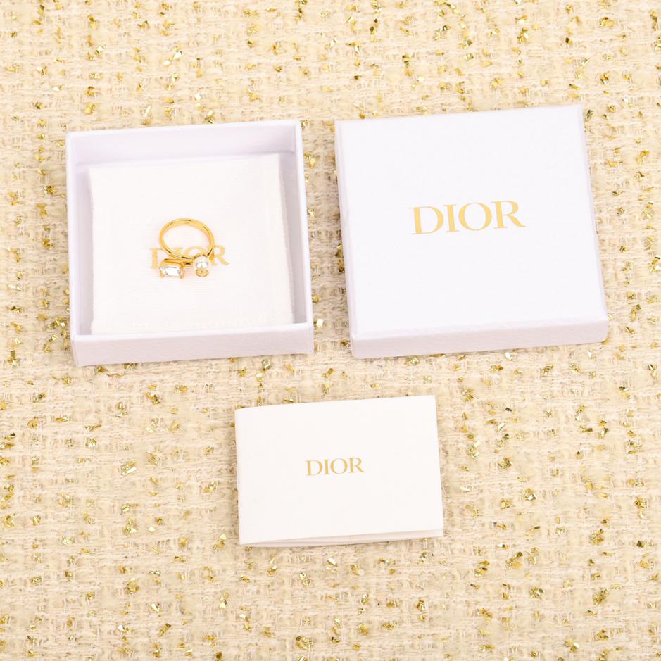 replica,repliche,fake,1:1,earrings,bracelet,ring,jewelry Anello Dior Rock Sugar con perla e diamanti replica,repliche,fake,1:1,earrings,bracelet,ring,jewelry Anello Dior Rock Sugar con perla e diamanti
